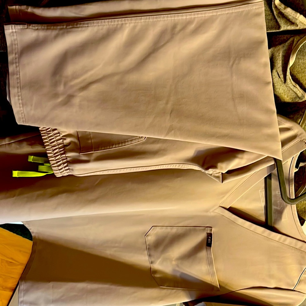 Figs scrub set. Clay color. Xl top. Xl petite straight bottoms
